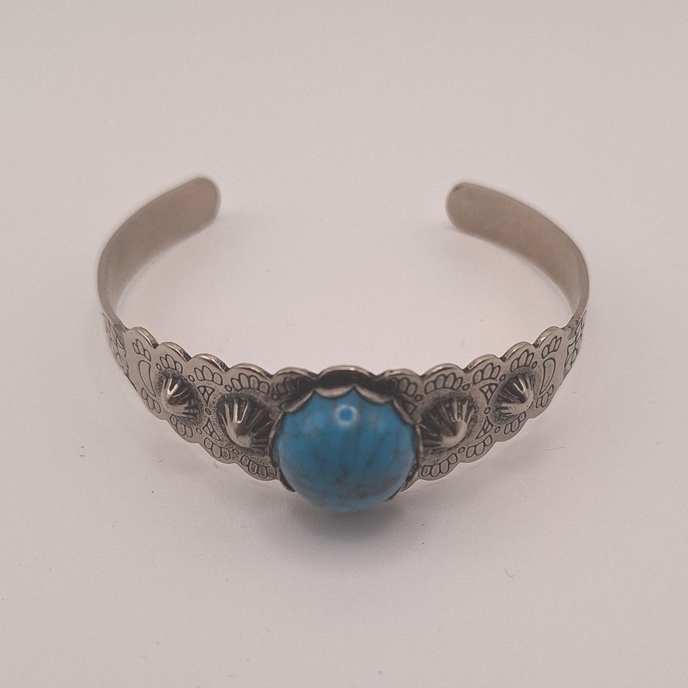 Vintage southwestern blue stone concho cuff bracelet with scallops silver tone